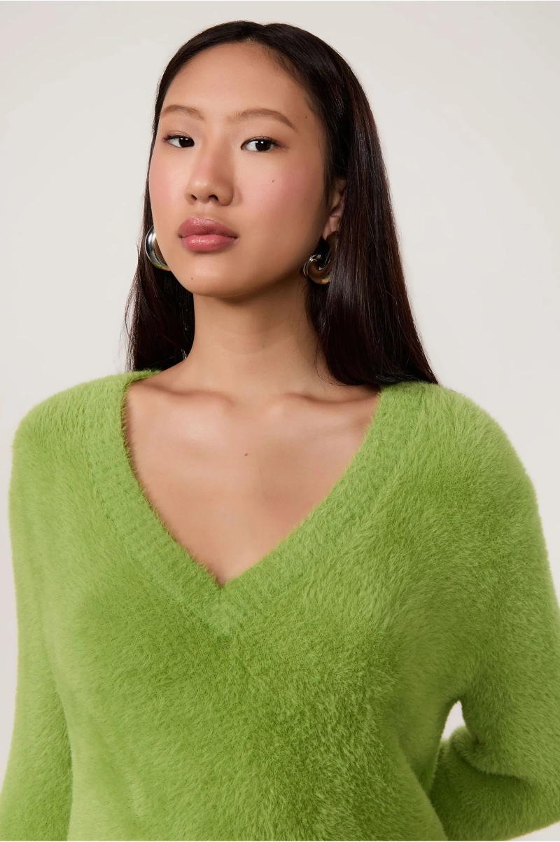 PULL DE TRICOT OVER COM PELINHO E DECOTE V ANIMALE JEANS - Image 2