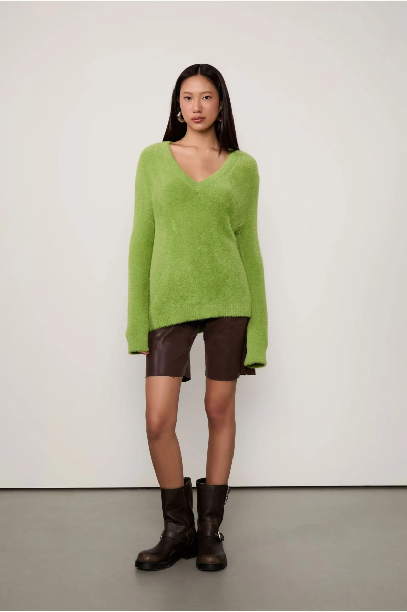 PULL DE TRICOT OVER COM PELINHO E DECOTE V ANIMALE JEANS - Image 4